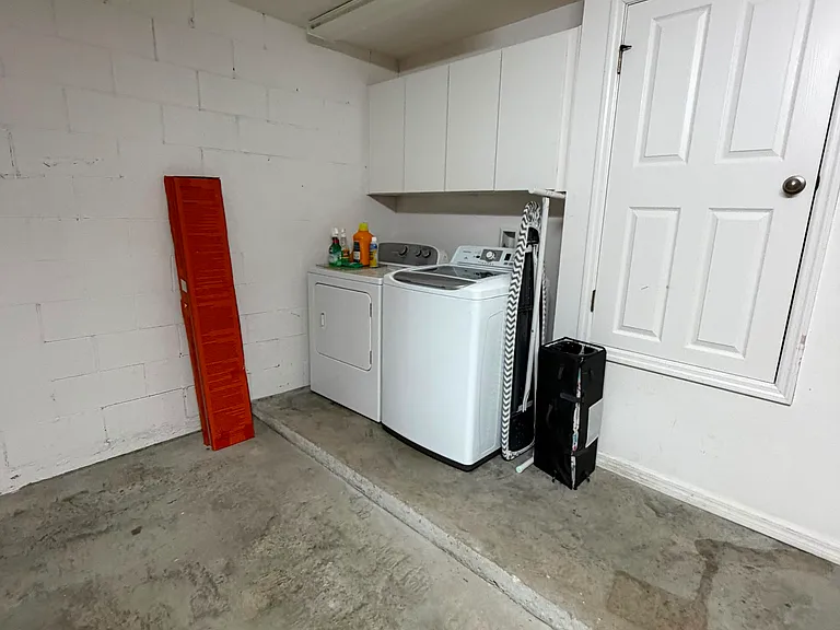 2214 Victoria Dr — Photo 9