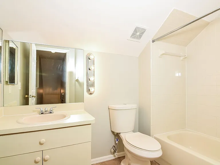 725 Cape Cod Cir — Photo 14