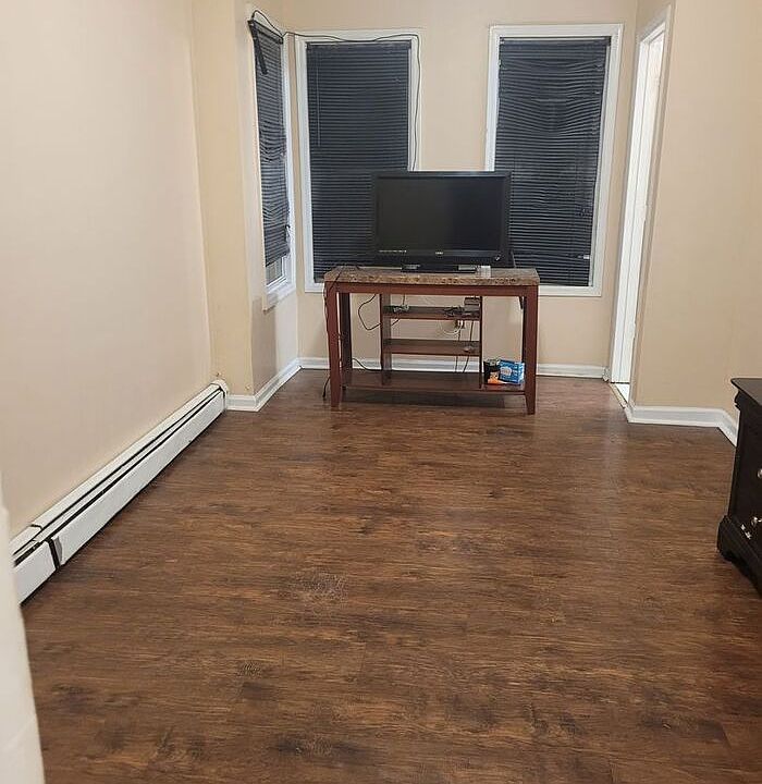 1st image of 107 Palm St