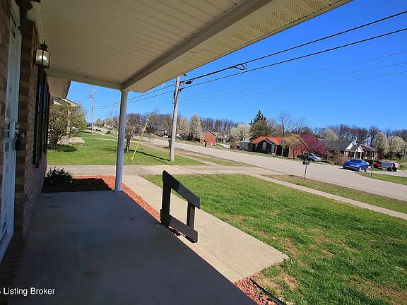 5th image of 428 Susannah Ave