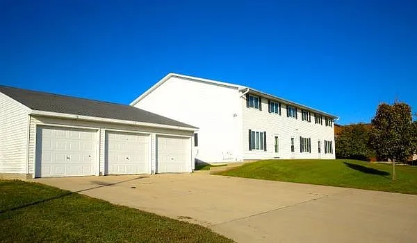 Fieldstone 3 - 2102 — Photo 1