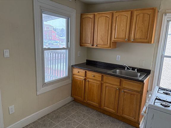 4th image of 729 W Lafayette St #2