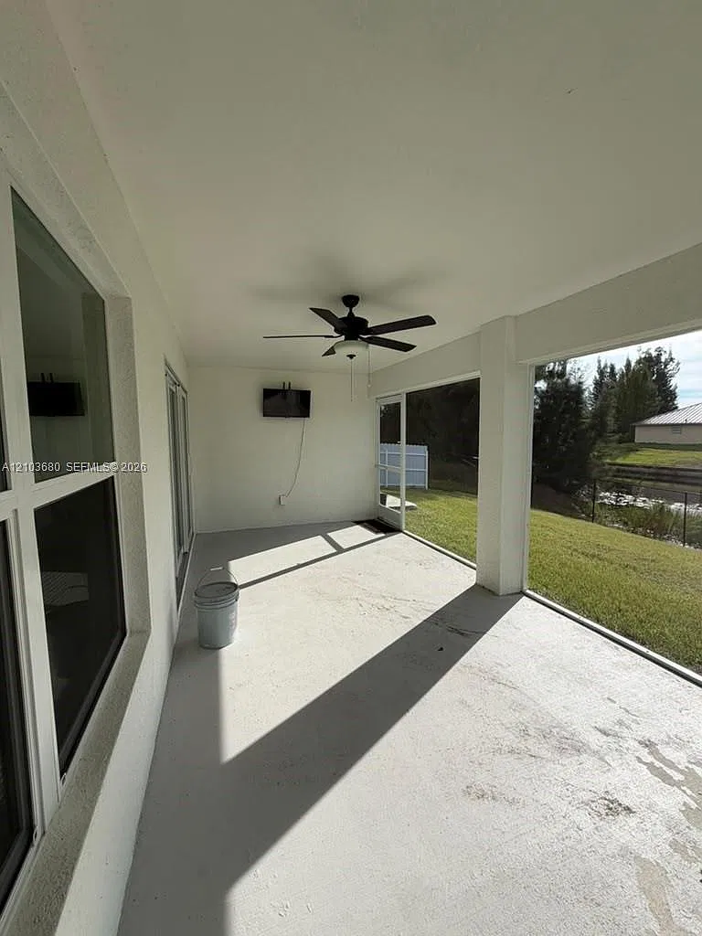 4 bed, 3.0 bath, 1684 sqft, $2,400 — Photo 2