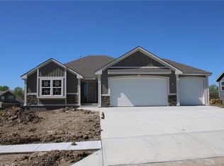 908 N 169th St, Basehor, KS 66007