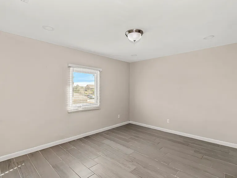 617 E Washington St #4 — Photo 9