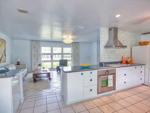5th image of 8491 Clematis Ln