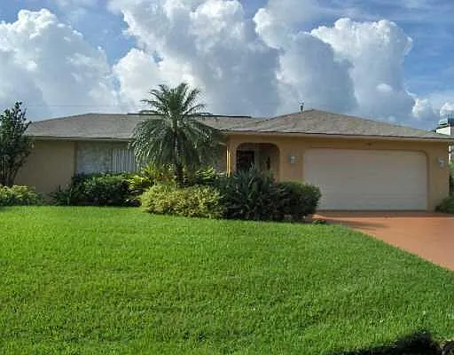 3 bed, 2.0 bath, 1772 sqft, $2,450 — Photo 2