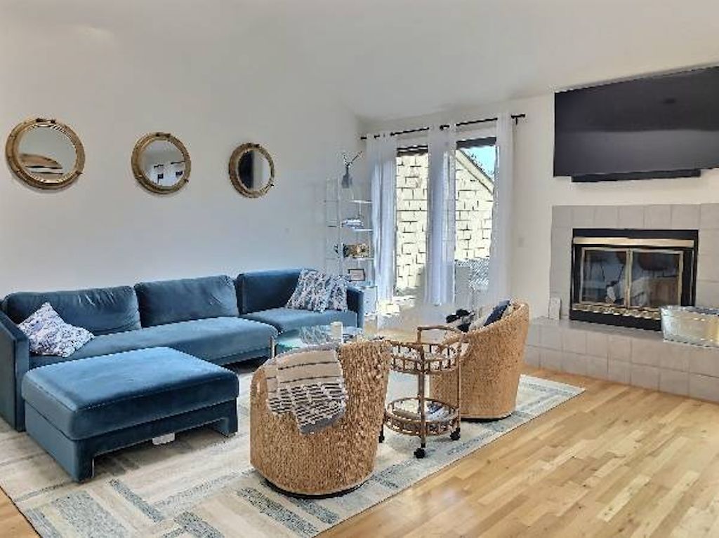  Living Room with fireplace