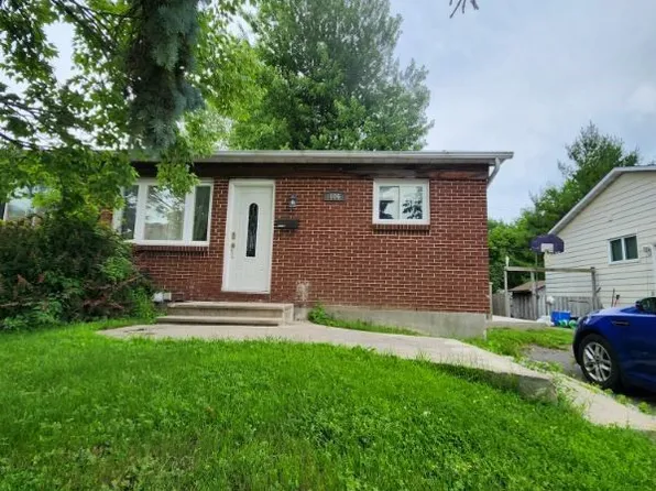 106 Glamorgan Dr #1, Ottawa, ON K2L 1R4