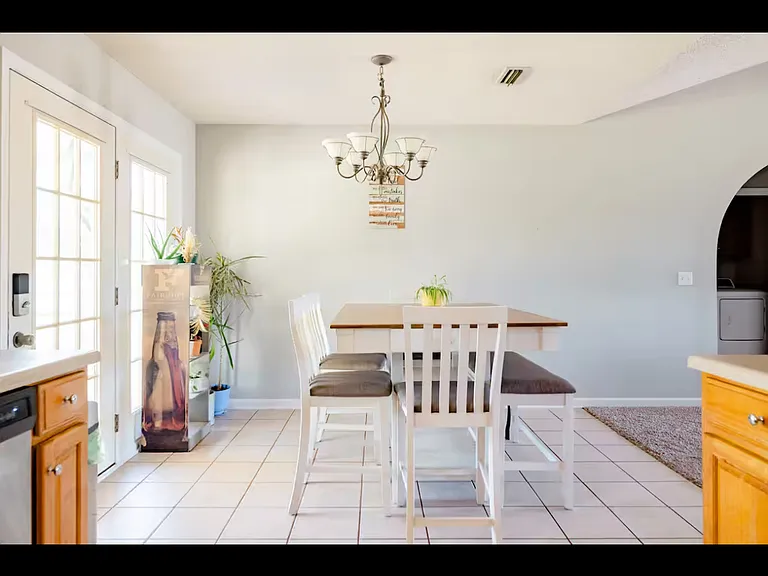 59 Fox Chase Dr — Photo 5