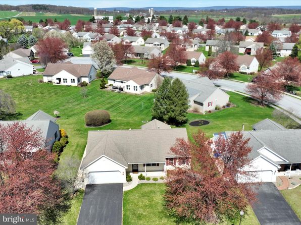 12 Thorndale Dr, Myerstown, PA 17067