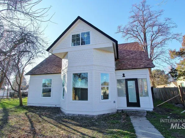 121 NW 2nd St, Ontario, OR 97914