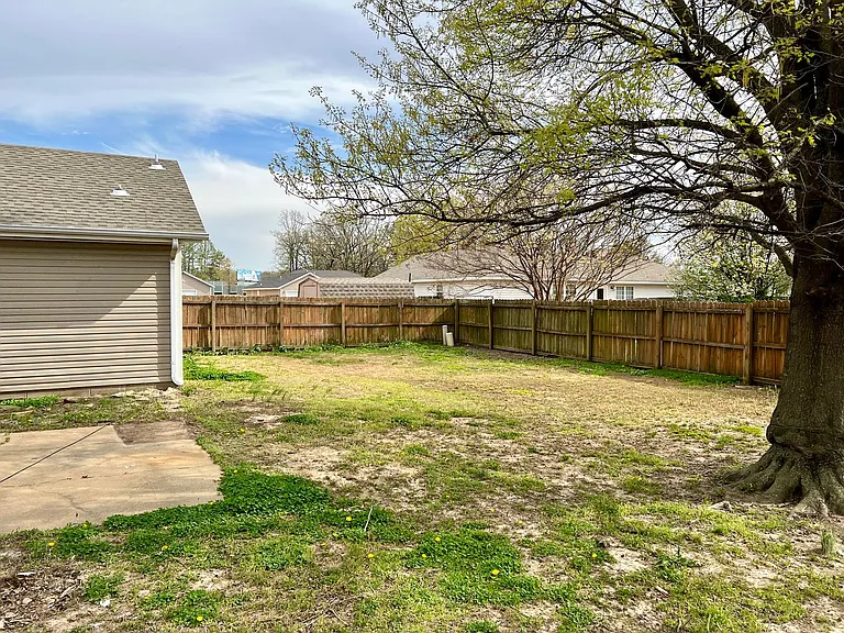 2105 Sheffield Dr — Photo 23