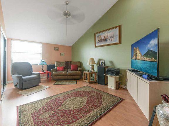 3rd image of 1519 Woodbridge Lakes Cir