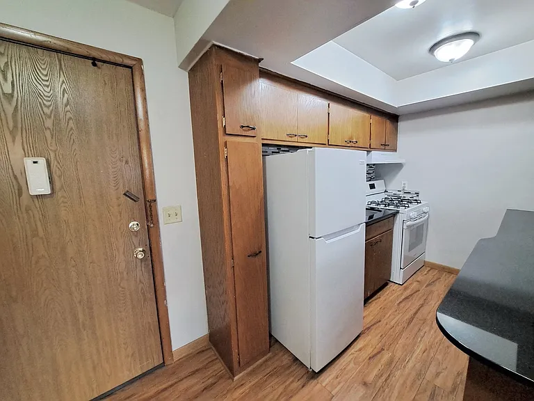 3428 Harriet Apartments — Photo 14