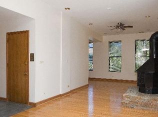 1348 W Ohio St APT 200, Chicago, IL 60642