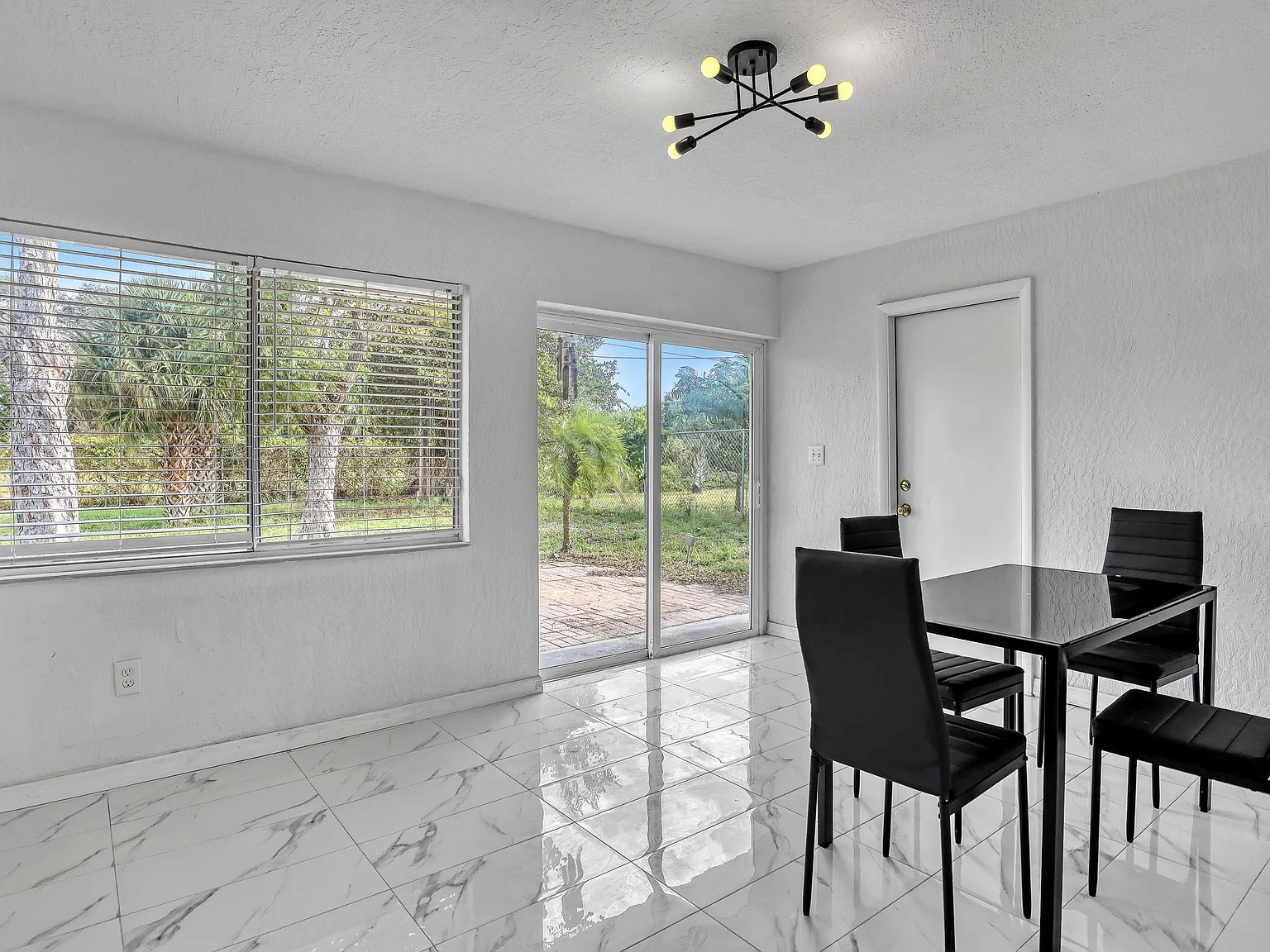 4 bed, 2.0 bath, 1316 sqft, $810 — Photo 3