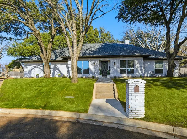 5008 Lake View Cir, North Richland Hills, TX 76180