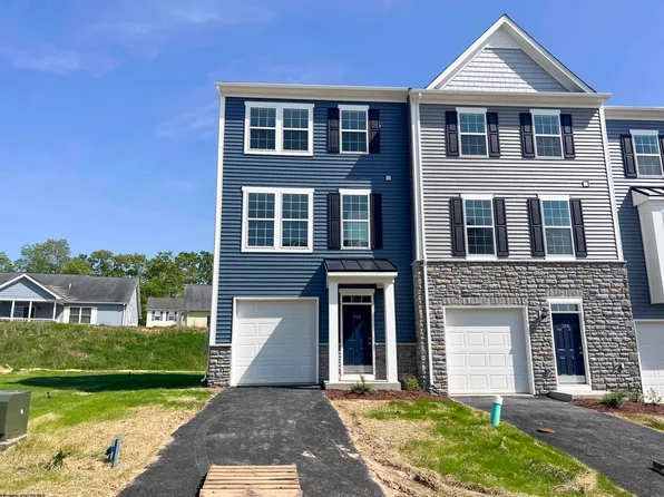 710 Mulligan Ct, Maidsville, WV 26541