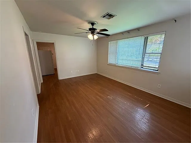 3 bed, 1.0 bath, 1100 sqft, $1,900 — Photo 4