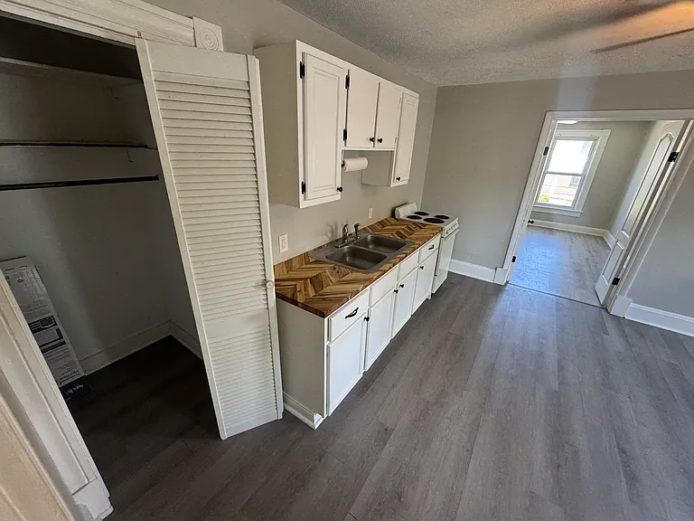 Kitchen/Pantry