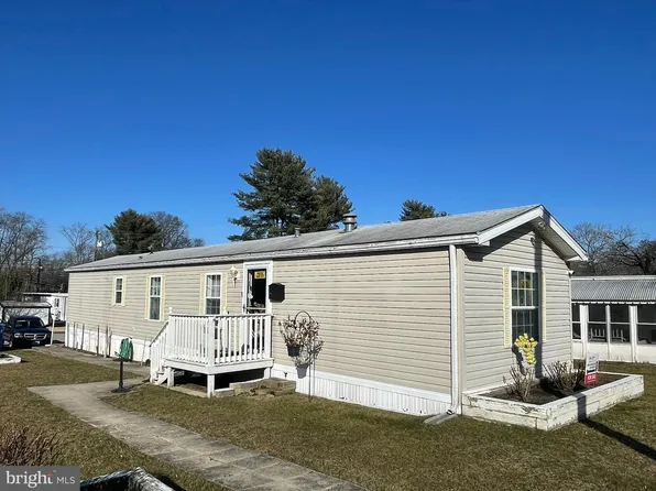 749 Woodside Dr, Mullica Hill, NJ 08062