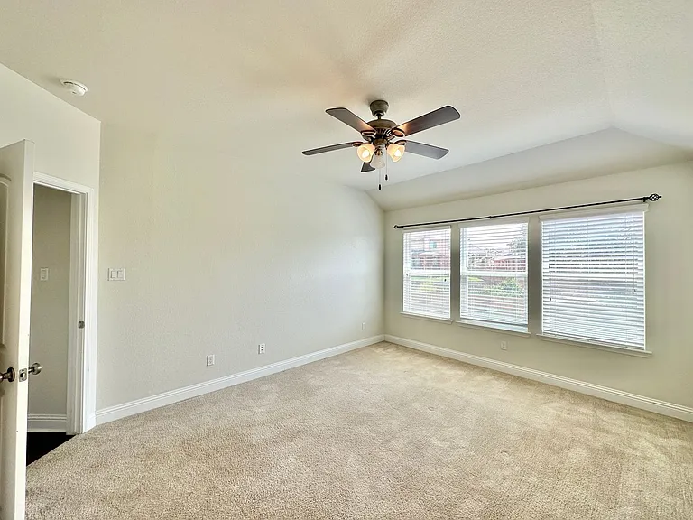 830 Old World Dr — Photo 13