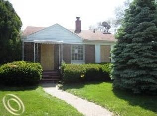 19300 McCormick St, Grosse Pointe, MI 48224