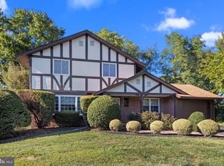 837 Boxwood Cir, Warminster, PA
