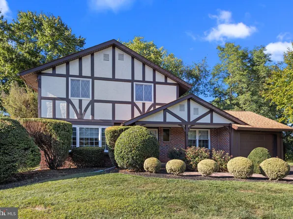 837 Boxwood Cir, Warminster, PA 18974