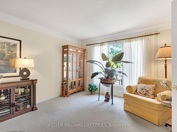 5th image of 695 Woodcrest Blvd