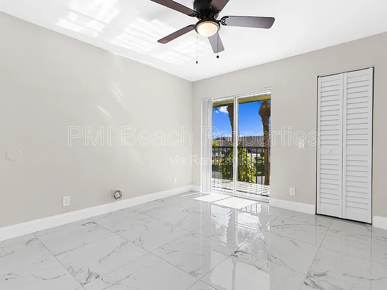 712 Meadows Cir — Photo 1