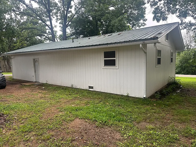 540 N Diamond Blvd — Photo 2