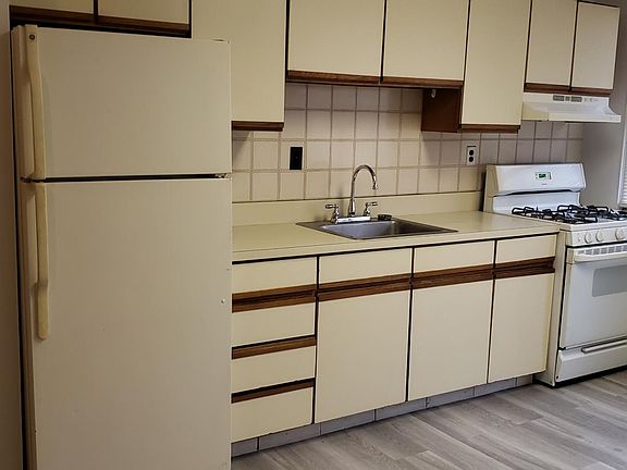 5th image of 308 Maple Ave APT 8
