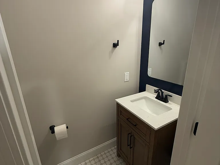 1512 E Henry St — Photo 5
