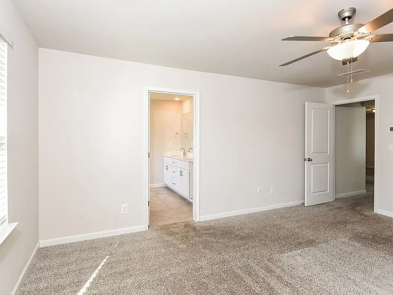 6075 Hickory Creek Ct — Photo 8