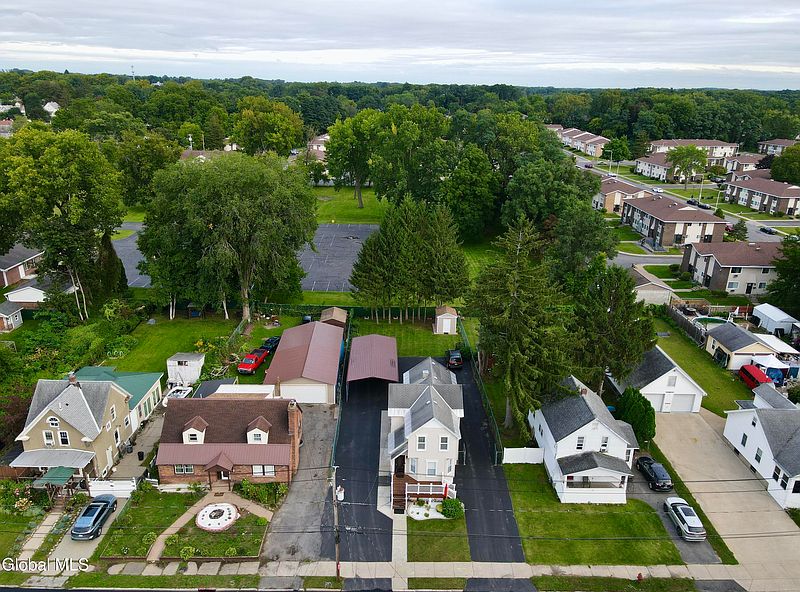 5th image of 223 Edward Street