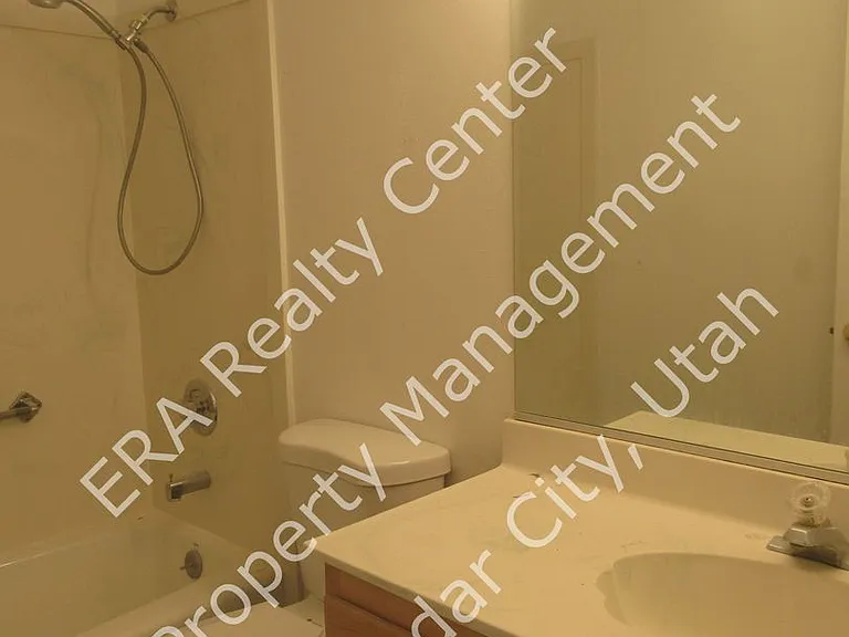 527 E 2015 N — Photo 18