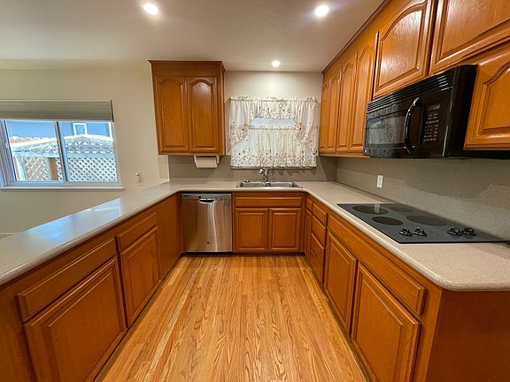 3rd image of 261 Lomita Ave