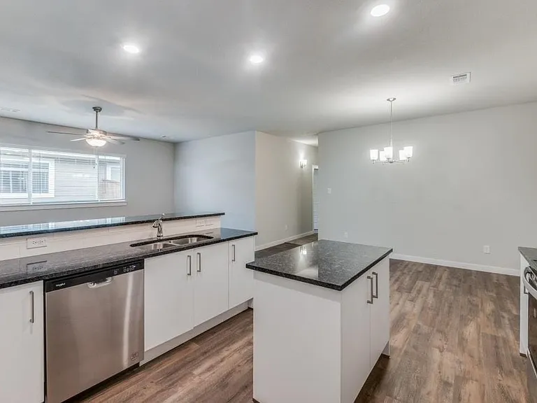 644 Blackland Dr — Photo 4