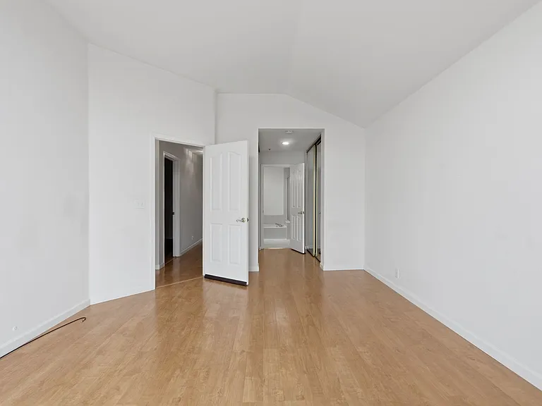 67 Wellington Ave — Photo 14
