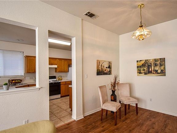 4th image of 1105 Woodview Dr