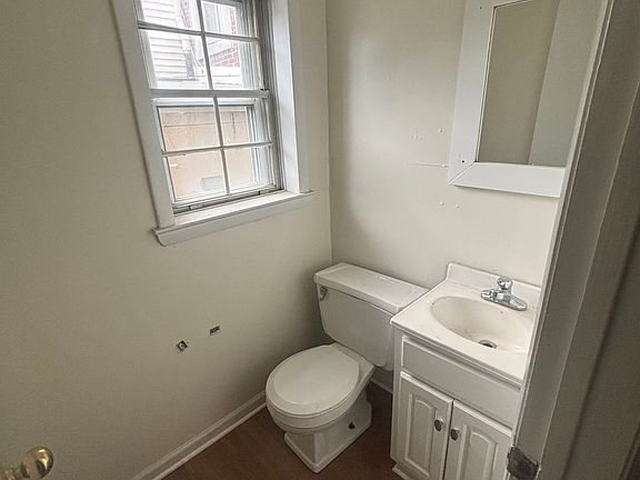 5th image of 828 George St