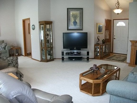 3rd image of 139 NW Destito Ct