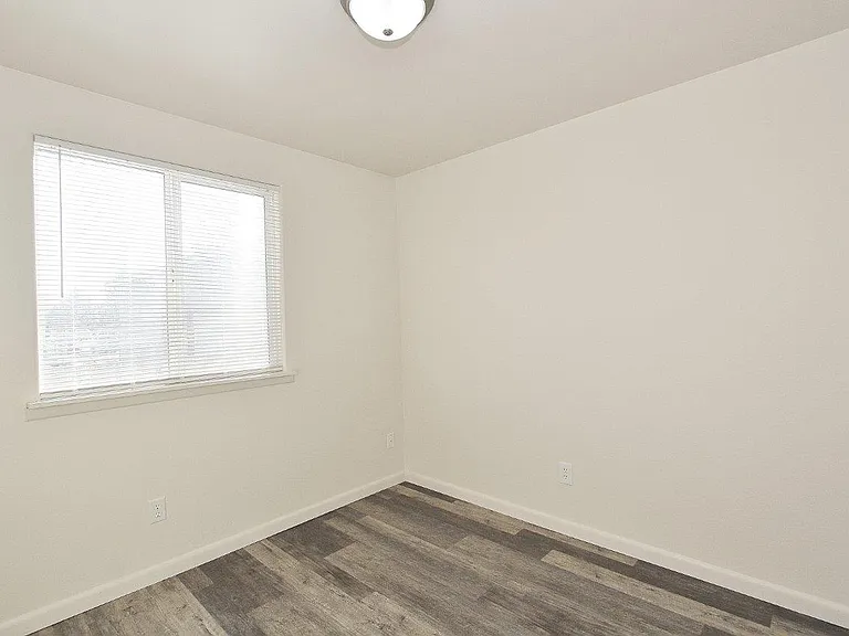 525 N Moffatt Ave #2 — Photo 6