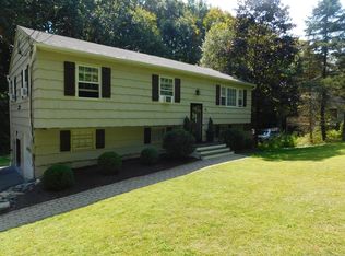 18 Capitola Rd, Danbury, CT 06811