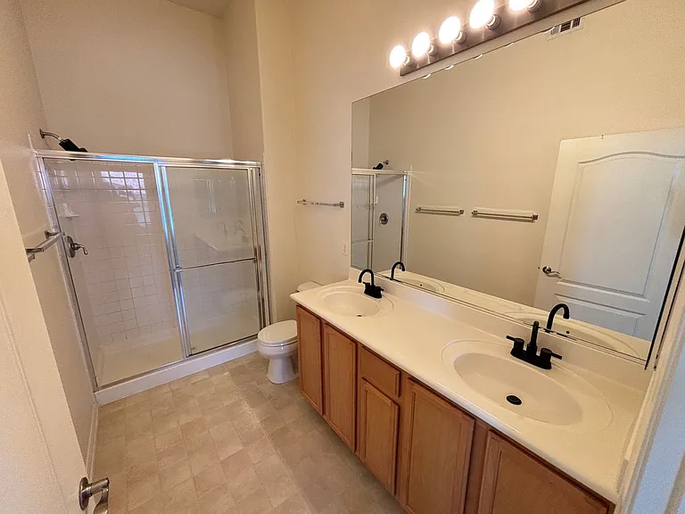 2305 W Horizon Ridge Pkwy #2324 — Photo 18