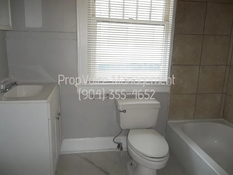 221 W 9th St — Photo 26