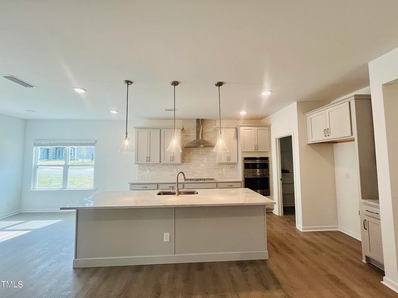 4 bed, 3.5 bath, 2852 sqft, $2,950 — Photo 3