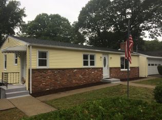 148 Iroquois Rd, Cumberland, RI 02864